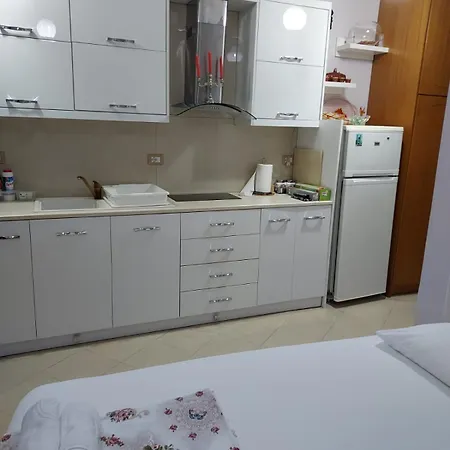 Malaj's Bed and breakfast 3*
