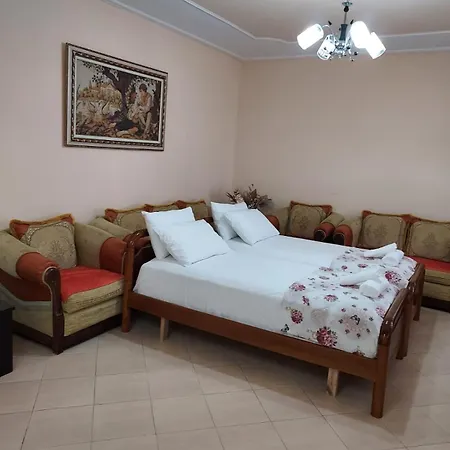 Malaj's Bed and breakfast 3*